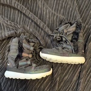 NIKE baby fur lined walking boots